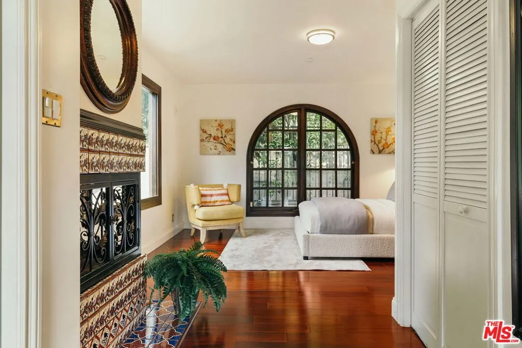 1664 Las Flores Drive, Glendale, California 91207 home-pic-19